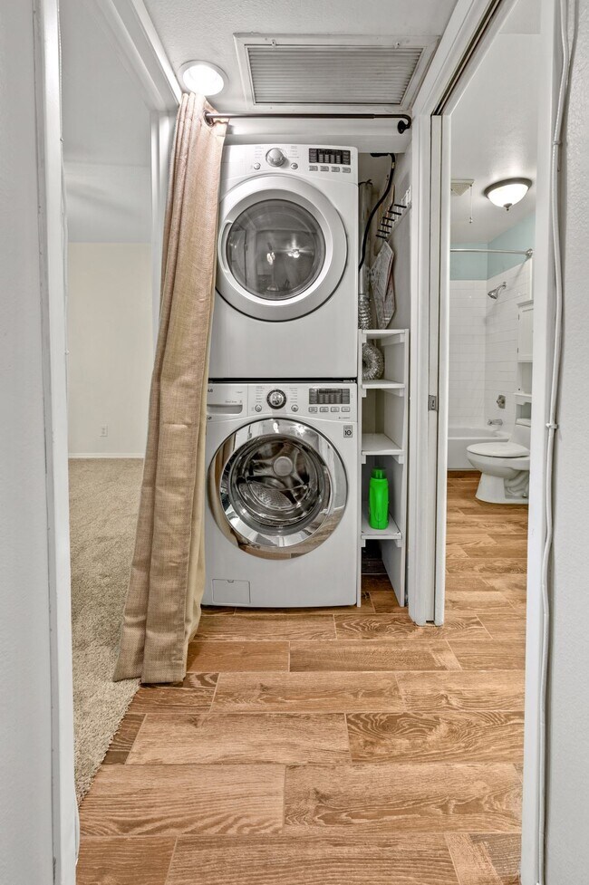 Full size Washer/Dryer - 6300 S Pointe Blvd