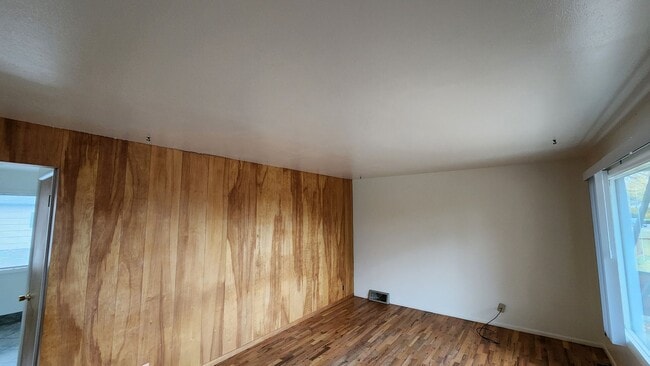 Building Photo - Centrally Located Three Bedroom House with...