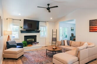 Building Photo - 22 Penrith Dr