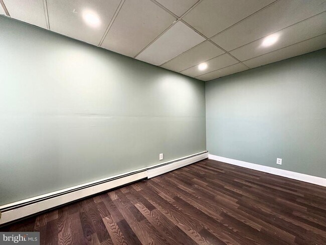 Building Photo - 23 Lily St