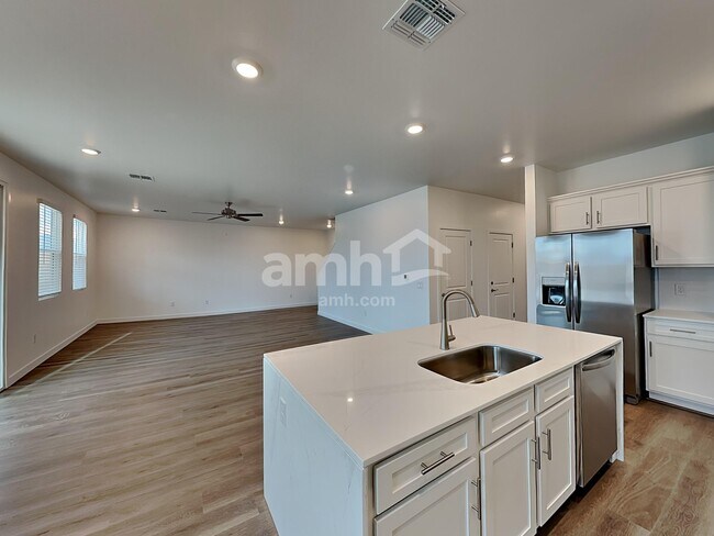 Foto del edificio - 9629 E Friedel Dr