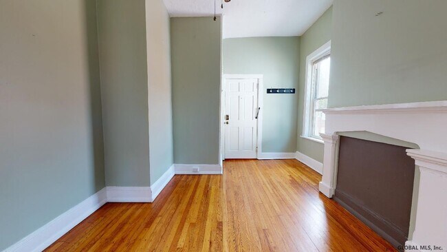 Building Photo - 28 Cortland Pl