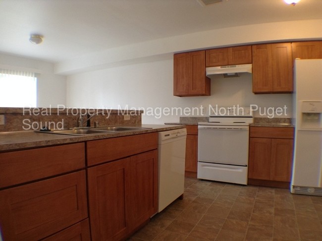 Building Photo - 1205 Frontier Cir E