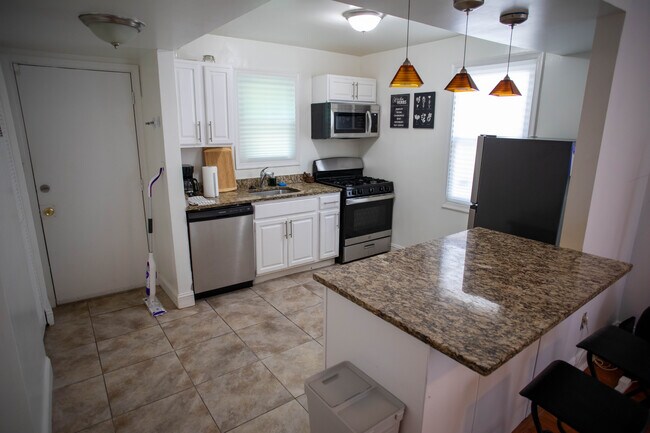 Foto del edificio - 228 56th St NE