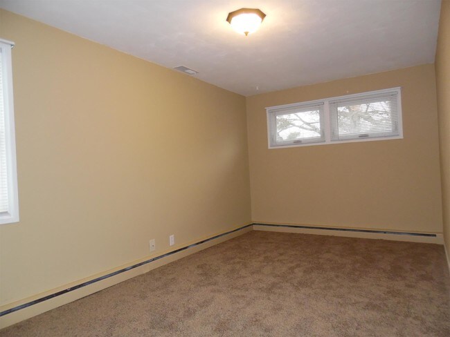 Building Photo - 105 Delcy Dr