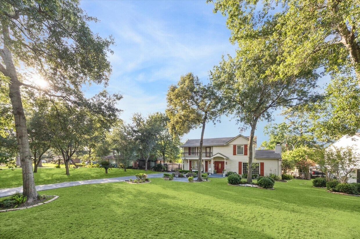 Foto principal - 718 Garden Oaks Blvd