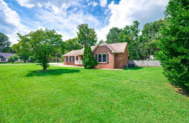 Building Photo - 401 Ridgetop Dr