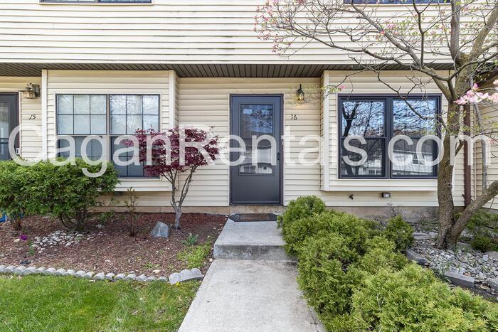 Primary Photo - 115 Willett Ave