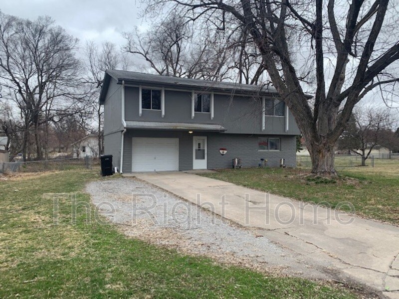 Primary Photo - 23702 Walnut Cir