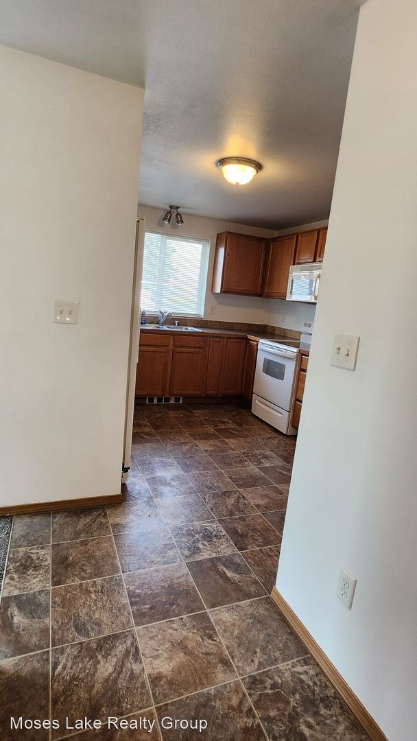 Foto del edificio - 2 br, 1 bath House - 10748 Road 4 NE #7