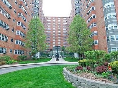 Primary Photo - 4950 N Marine Dr