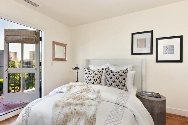 Building Photo - 3 bedroom in San Francisco CA 94133