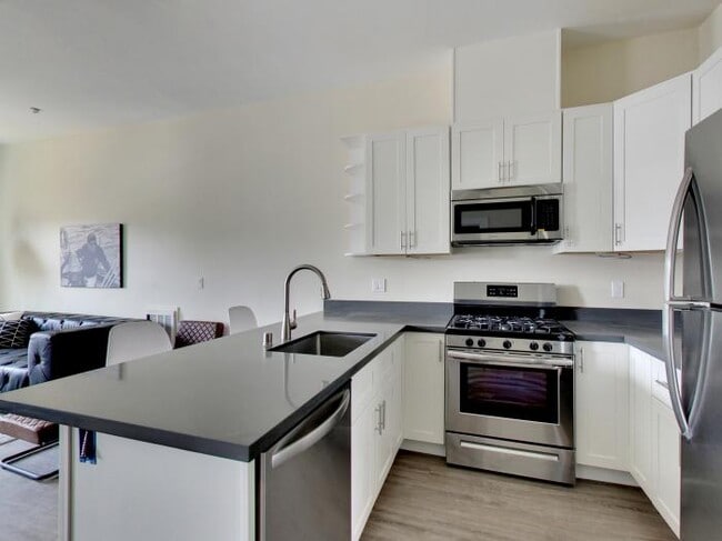Building Photo - bedroom in Hayward CA 94541