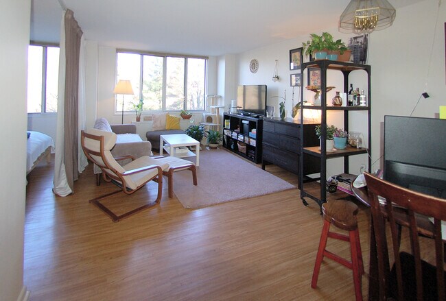 Foto del edificio - 2939 Van Ness St NW