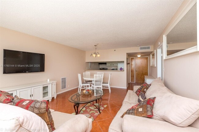 Building Photo - 7601 E Treasure Dr