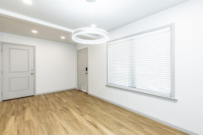 Foto del edificio - 1205 N Essex Ave