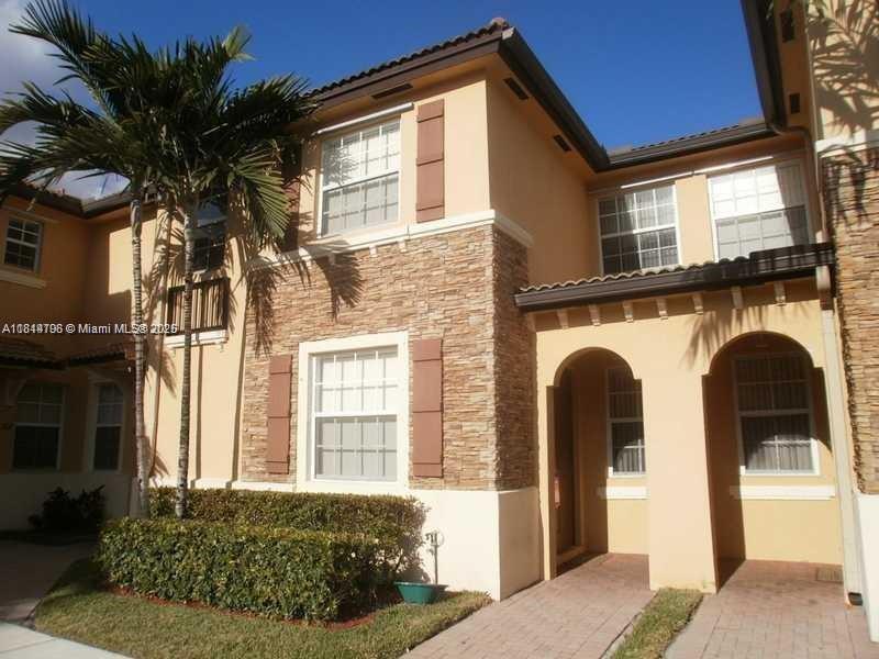 Foto principal - 1650 NE 33rd Ave