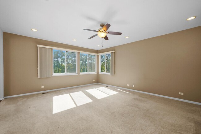 Building Photo - 3251 Thunderbird Ct E