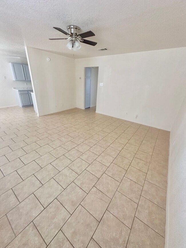 Building Photo - 1103 Circle M Dr