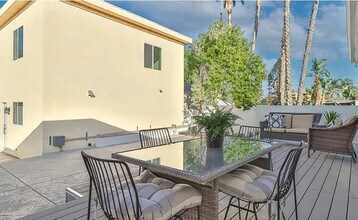 Building Photo - Modern 3-Bed/3-Bath Townhome