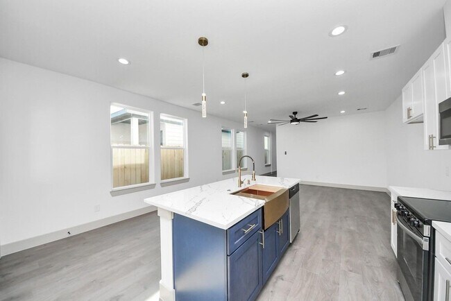 Foto del edificio - 7973 Joy St