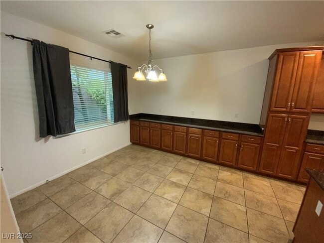 Foto del edificio - 10641 Jamestown Square Ave