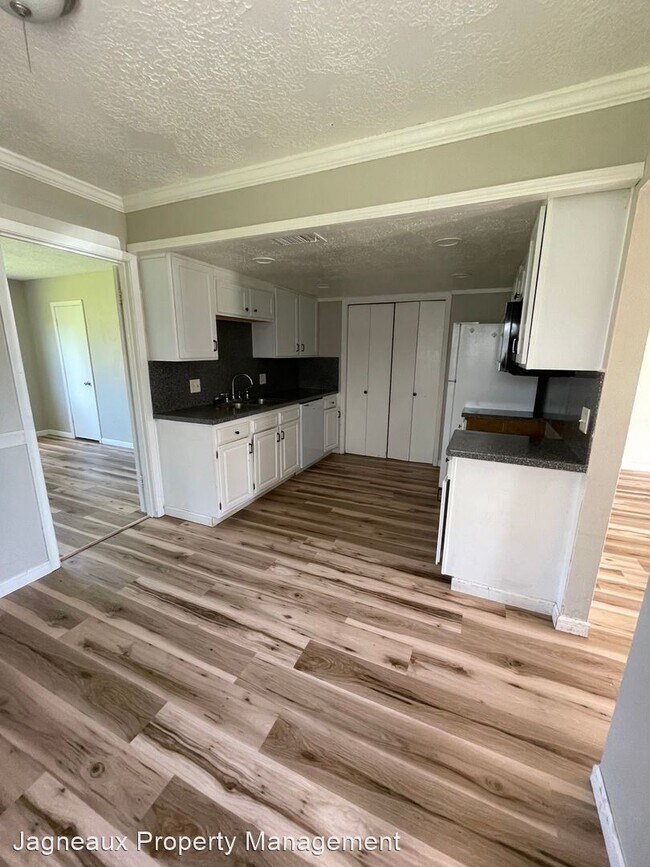 Building Photo - 3 br, 2 bath House - 2135 Division Rd