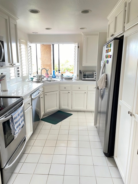 Kitchen - 6625 Caminito Sinnecock