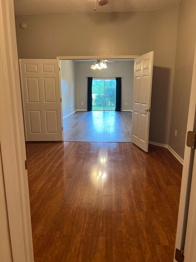 Foto del edificio - 4107 Meander Pl