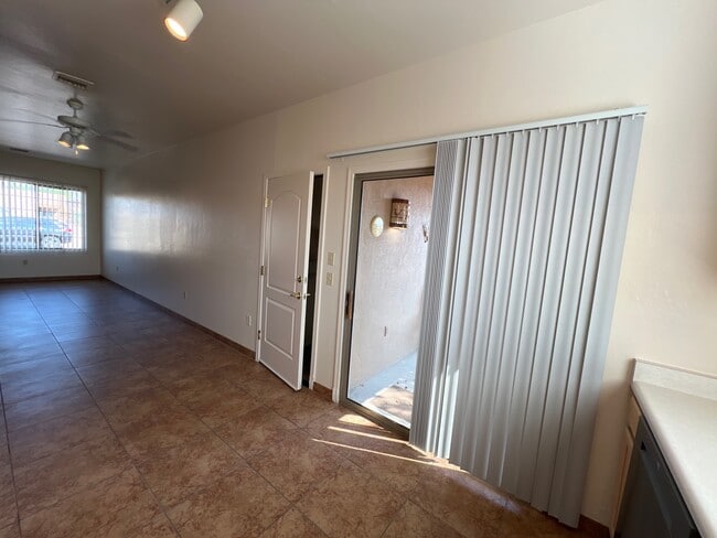 Building Photo - 3741 S Avenida de Encino