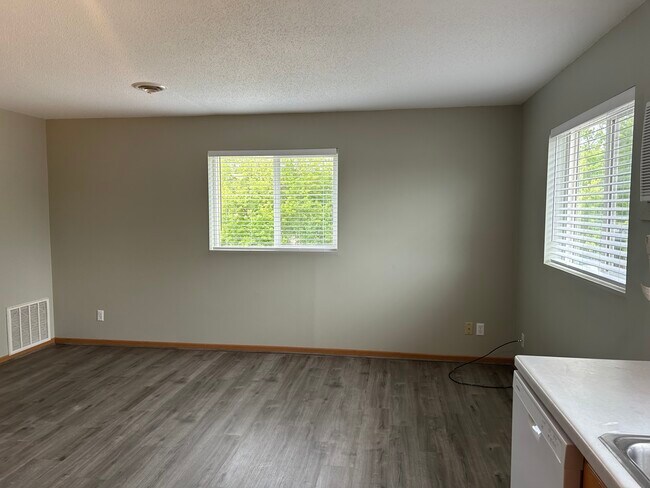 Building Photo - 2110 Lake Park Ave