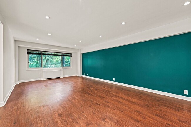 Foto del edificio - 4201 Cathedral Ave NW