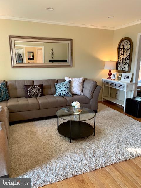 Foto del edificio - 7801 Morning Glen Ln