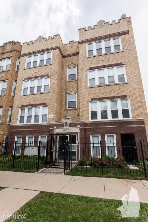 Foto principal - 3639 W Shakespeare Ave