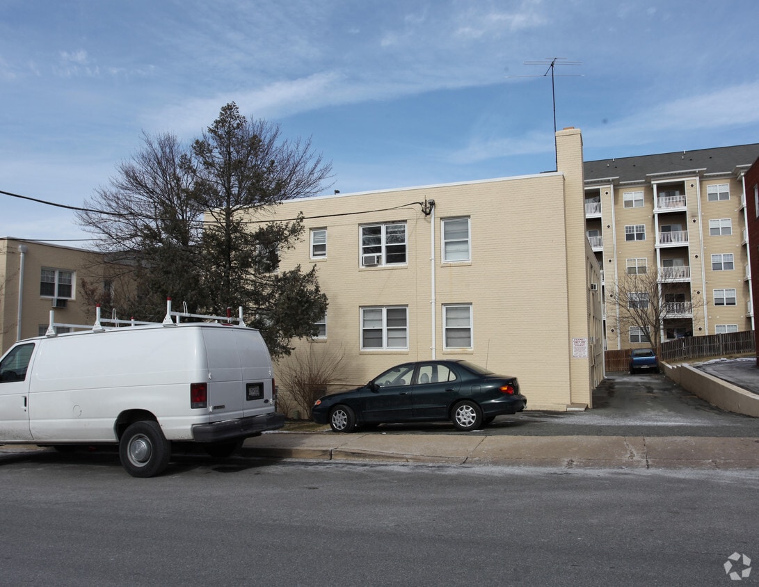 Foto del edificio - Brookes Manor Apartments