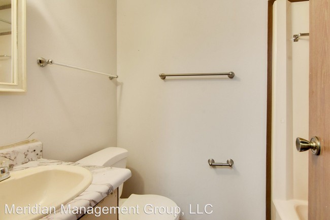 Building Photo - 1850 Apple Valley Dr