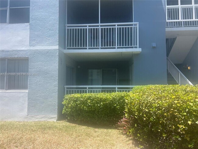 Foto del edificio - 8580 SW 212th St