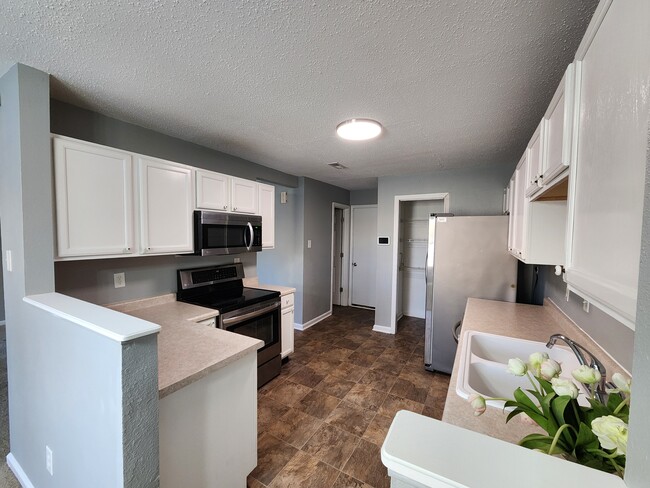 Building Photo - 16706 Aulton Dr