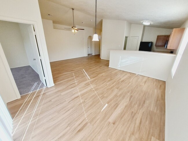 Building Photo - Super cute 3 bed 2 bath home in Huning Ranch. MOVE IN SPECIAL! 1/2 OFF 2ND MONTHS RENT!