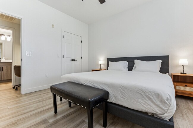 Building Photo - 9450 W Cabela Dr