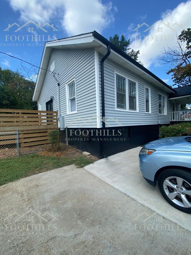 Building Photo - Updated 3 Bedroom Home with Yard, Deck, an...