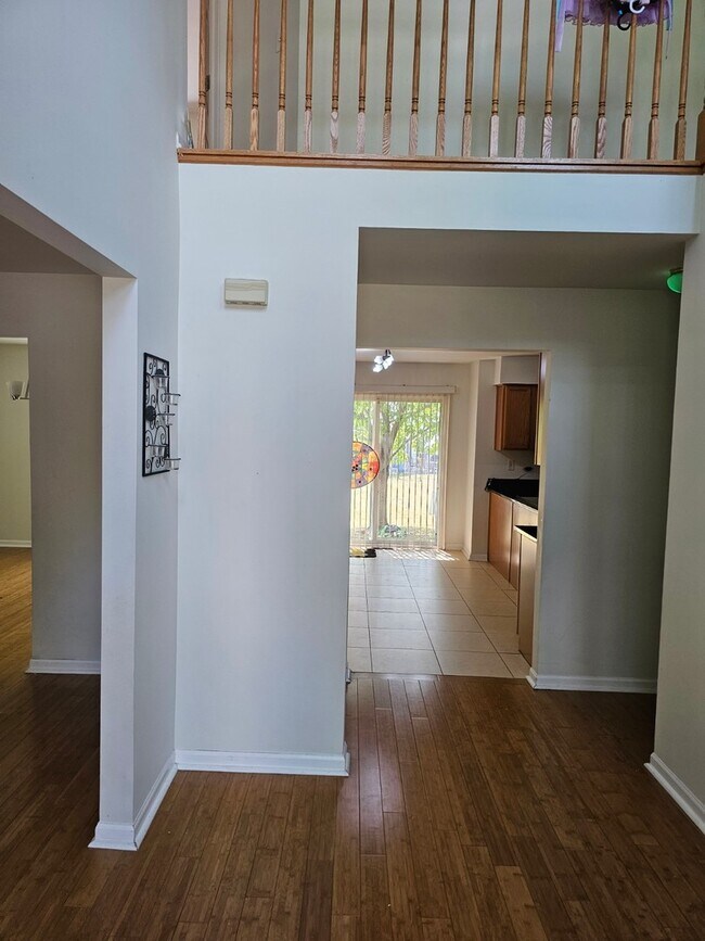 Building Photo - 847 Teasel Ln
