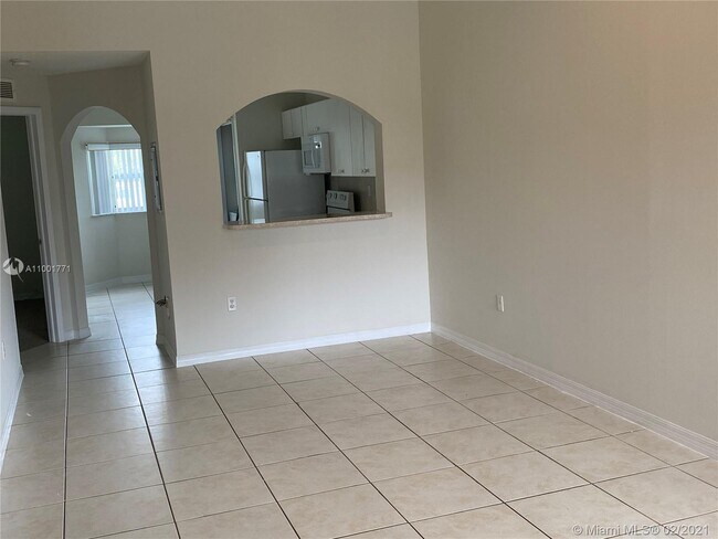 Building Photo - 1271 SE 28th Ct