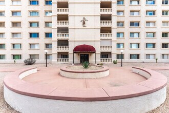 Building Photo - 7930 E Camelback Rd