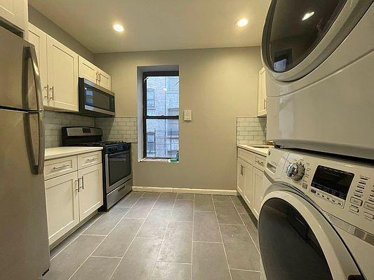 Foto principal - 3 bedroom in BRONX NY 10457