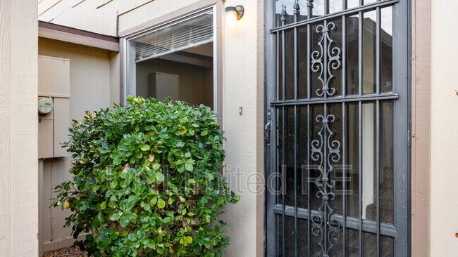 Foto del edificio - 1637 Canada Crescent