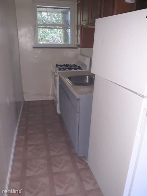 Building Photo - 975 Debbe Ln