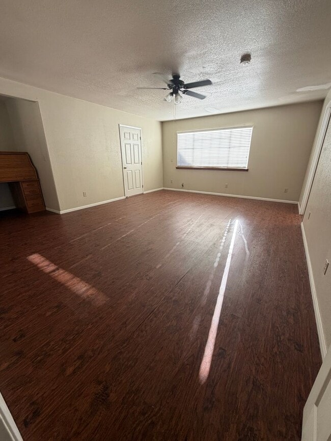 Foto del edificio - Spacious single family home in McFarland- Schedule your tour now!