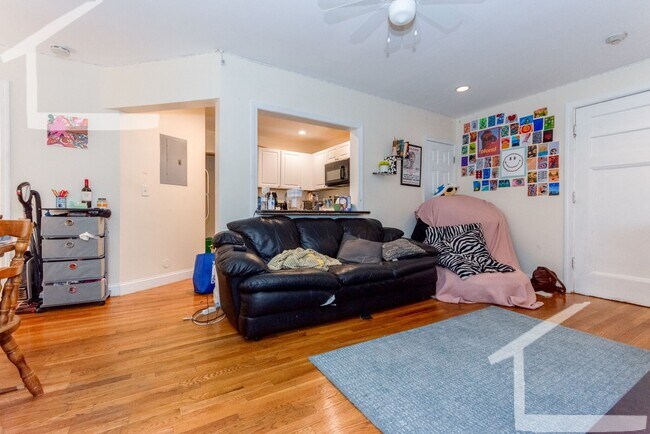 Foto del edificio - Huge 4 bed in Brookline