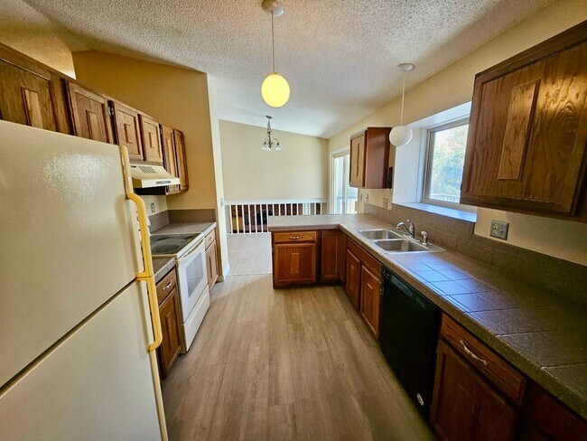 Building Photo - Lovely 4 bedroom home in Northeast Colorad...